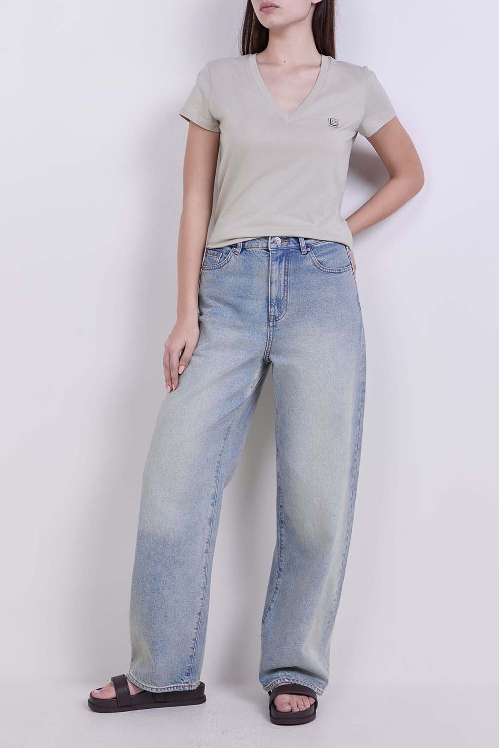 חולצת טי בגזרת סלים